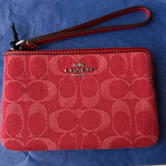 ❤️💘❤️ COACH CORNER ZIP WRISTLET IN SIGNATURE DENIM ❤️💘❤️ NWT ❤️💘❤️ - Picture 10 of 16